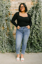 Load image into Gallery viewer, Better Days Vintage Wash Boyfriend Jeans