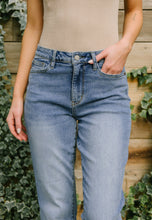 Load image into Gallery viewer, Better Days Vintage Wash Boyfriend Jeans
