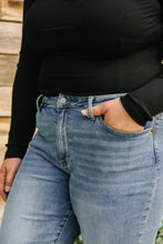 Load image into Gallery viewer, Better Days Vintage Wash Boyfriend Jeans