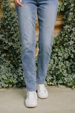 Load image into Gallery viewer, Better Days Vintage Wash Boyfriend Jeans