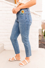 Load image into Gallery viewer, Hi-Rise Relaxed Sunflower Embroidery Jeans