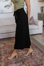 Load image into Gallery viewer, Modern Classic Wide Leg Crop Pants in Black