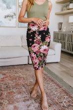 Load image into Gallery viewer, Perfectly Pristine Floral Pencil Skirt